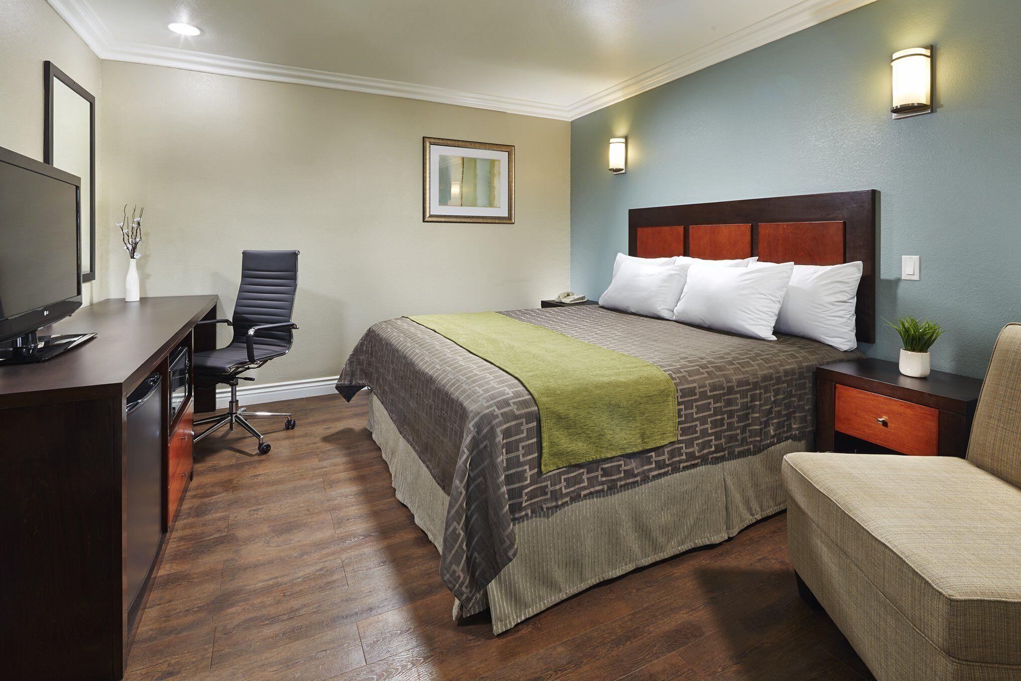 Staying Near Sorensen Park: 4 Three-Star Hotels Compared