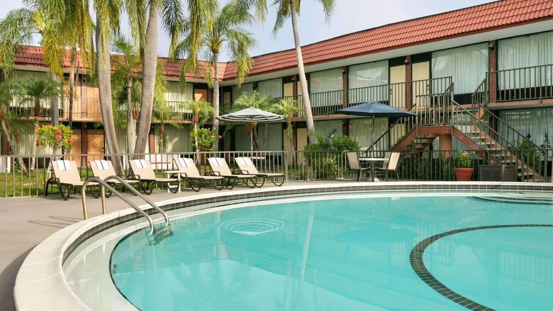 10 Airport Hotels Close to Clearwater Moccasin Lake Park
