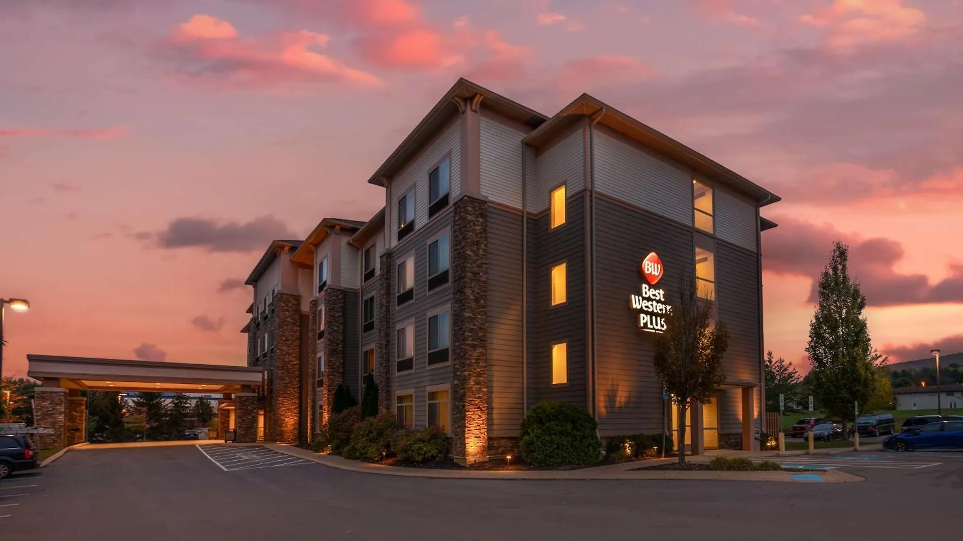 6 Airport Hotels Near Nittany Mall That Deliver on Convenience