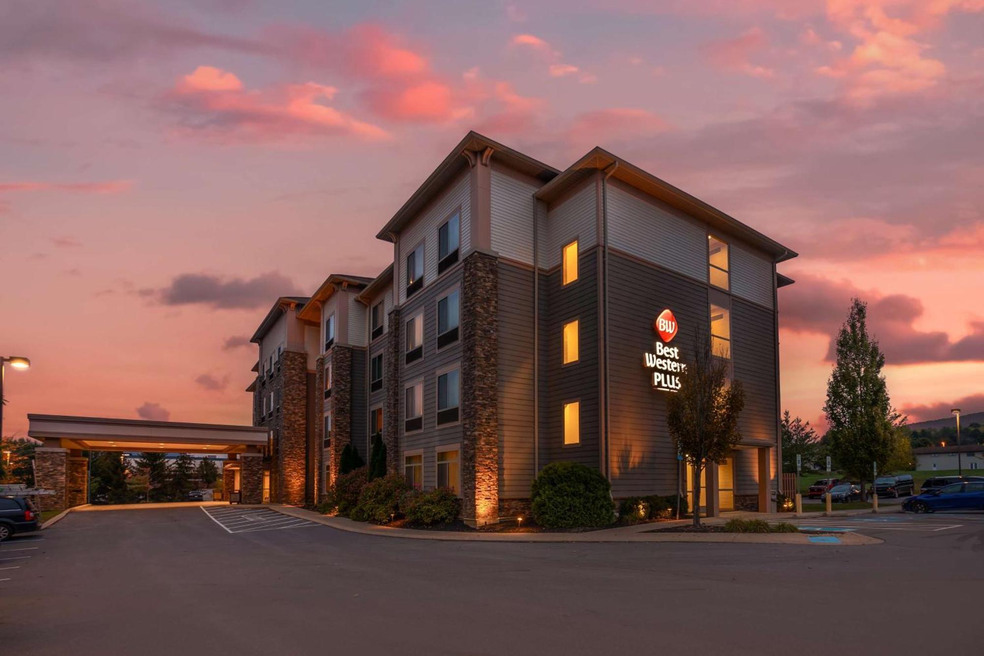 6 Airport Hotels Near Nittany Mall That Deliver on Convenience
